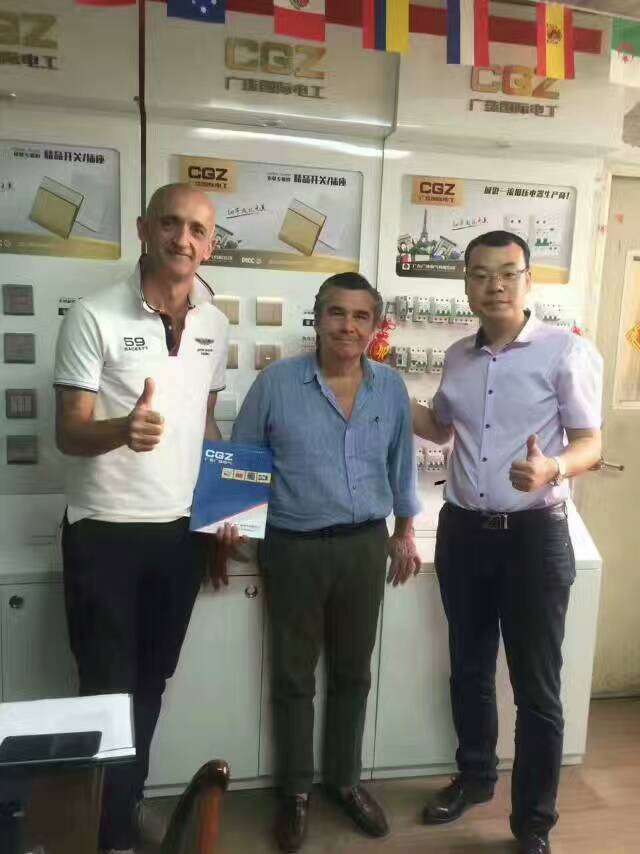 意大利著名光頭教練對我們廣珠電氣產品很滿意！第二次蒞臨我司洽談合作！
